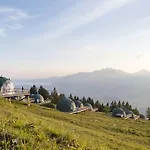 Whitepod Original Hotel Monthey
